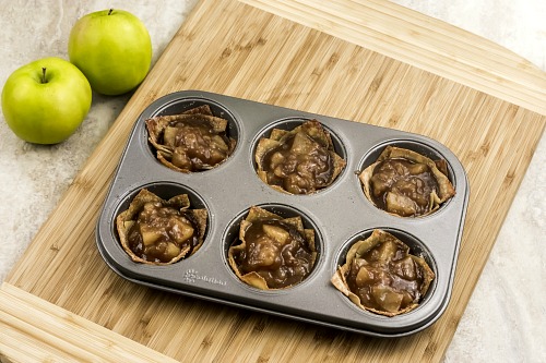 Mini Wonton Cups di Torta Di Mele 
