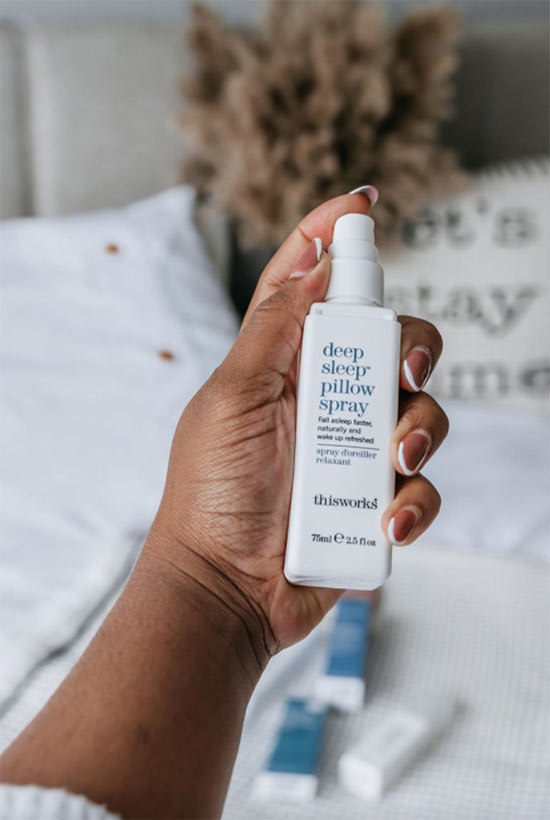 17 migliori spray e nebbie per dormire per aiutarti a rilassarti e allontanarti 