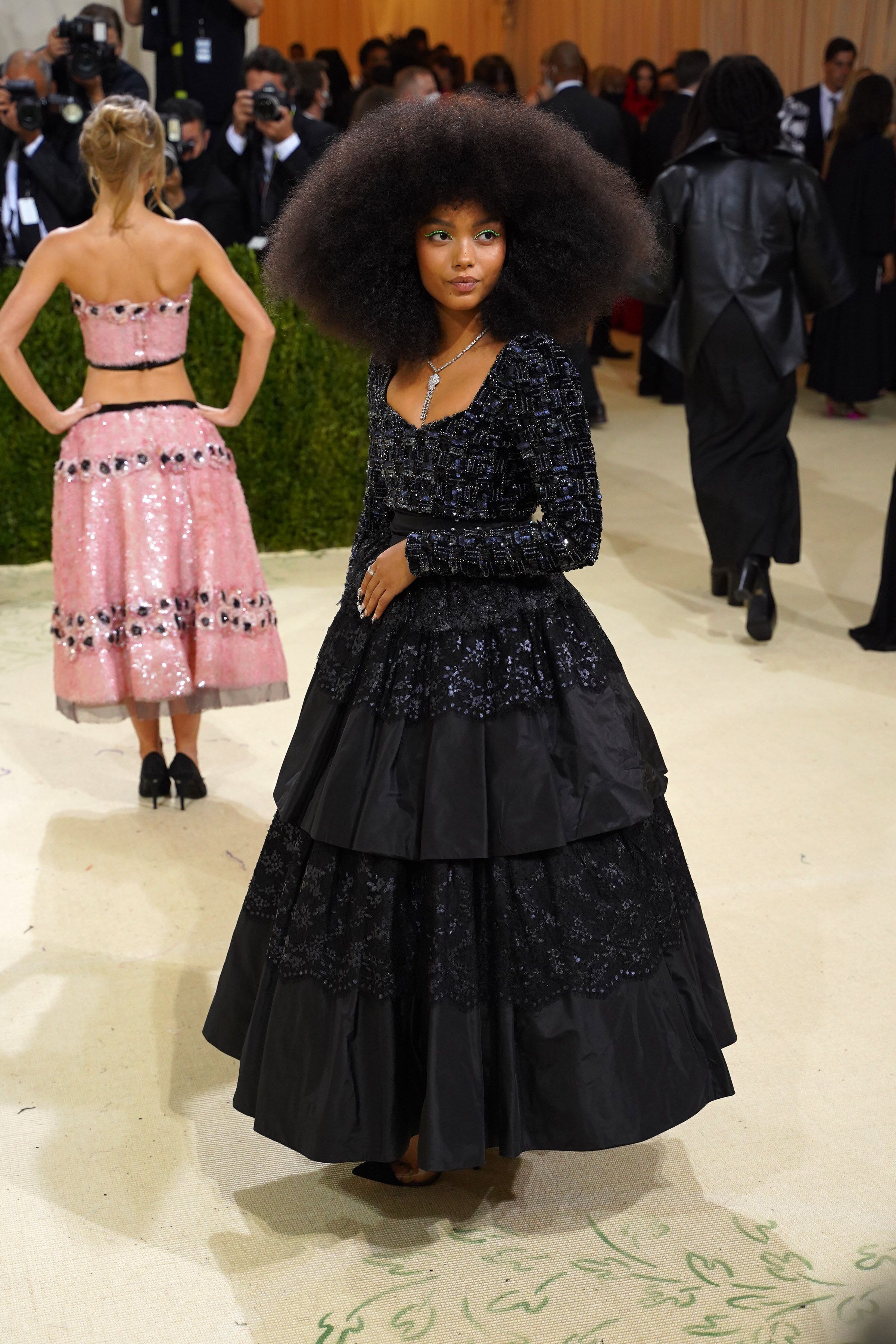 75+ Splendide acconciature ricci che parlano di quella trama 