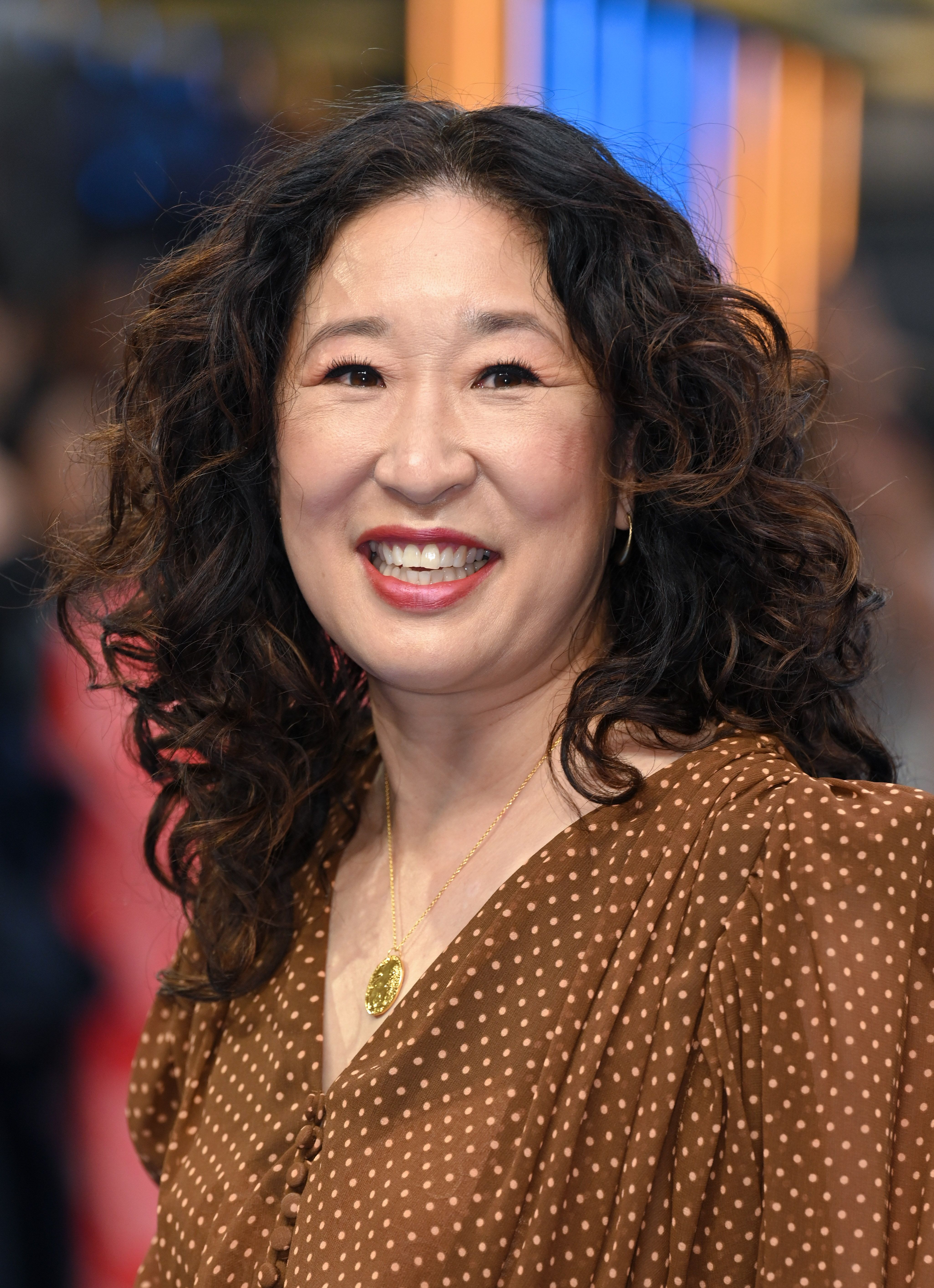 75+ Splendide acconciature ricci che parlano di quella trama 