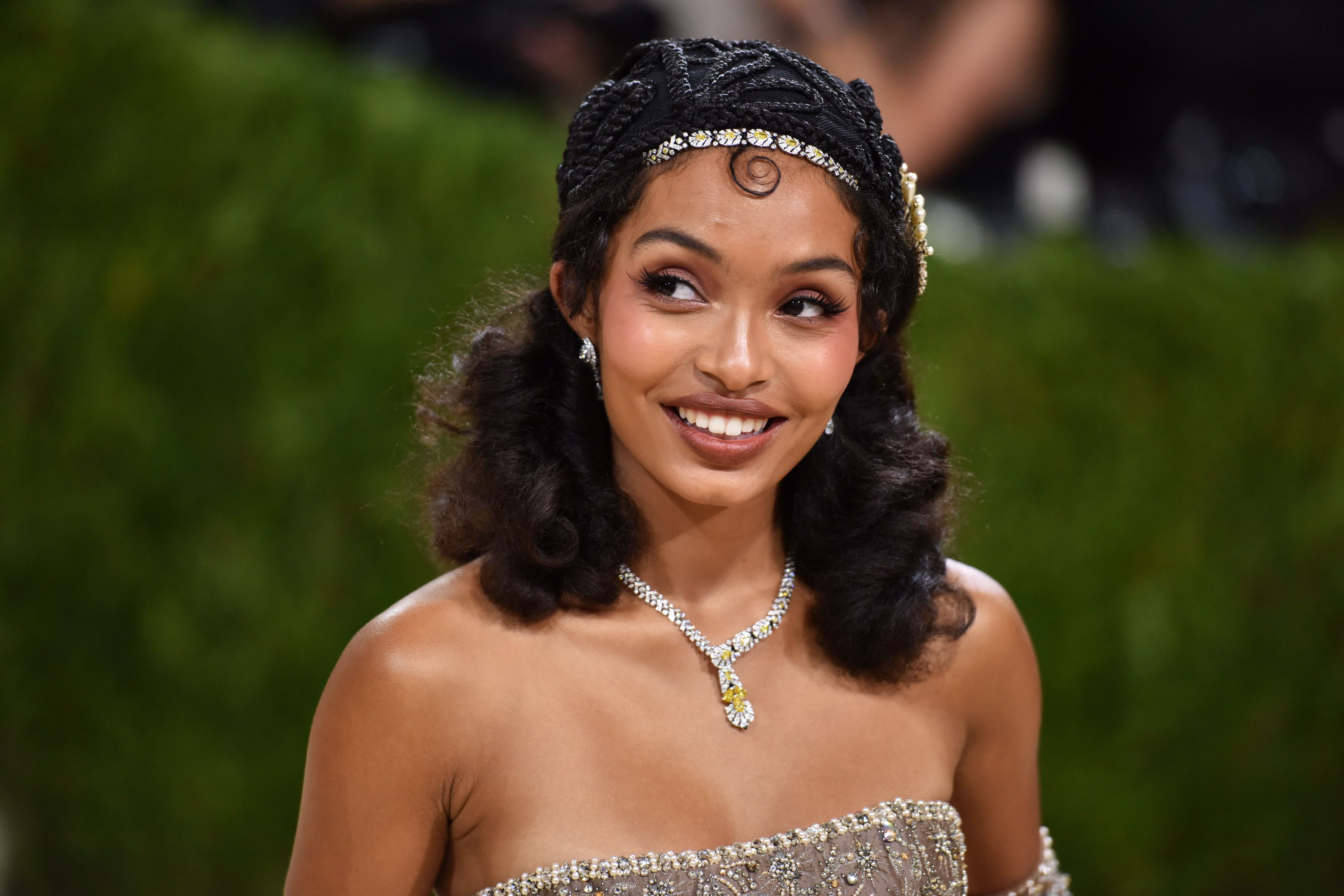 75+ impresionantes peinados rizados que tienen que ver con esa textura 