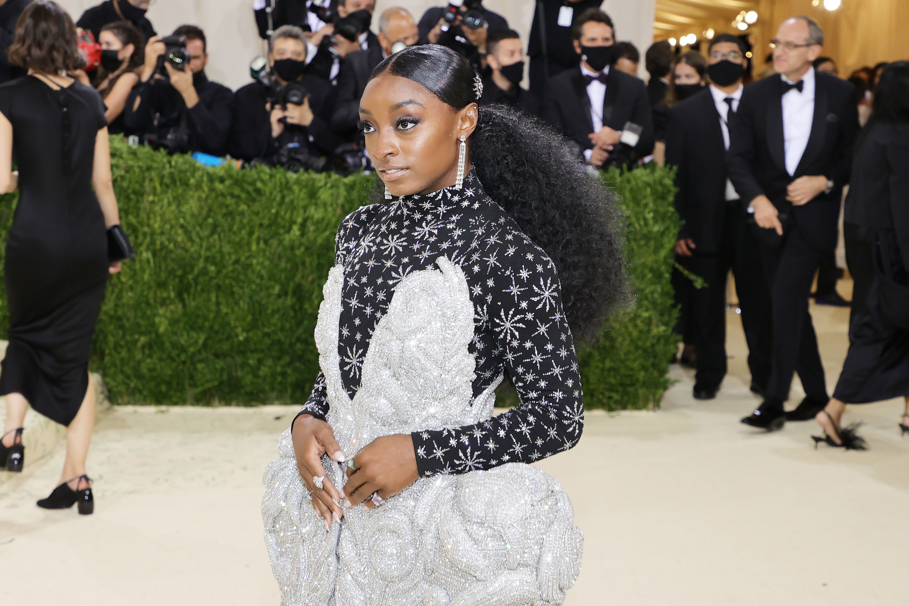 75+ impresionantes peinados rizados que tienen que ver con esa textura 