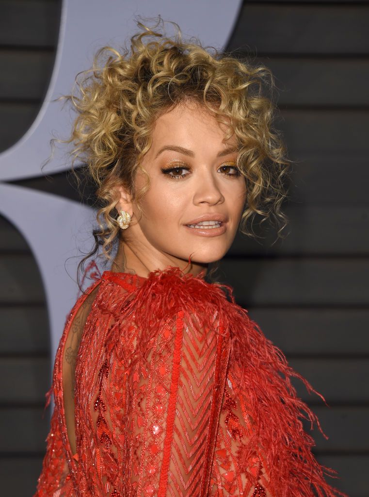 75+ impresionantes peinados rizados que tienen que ver con esa textura 