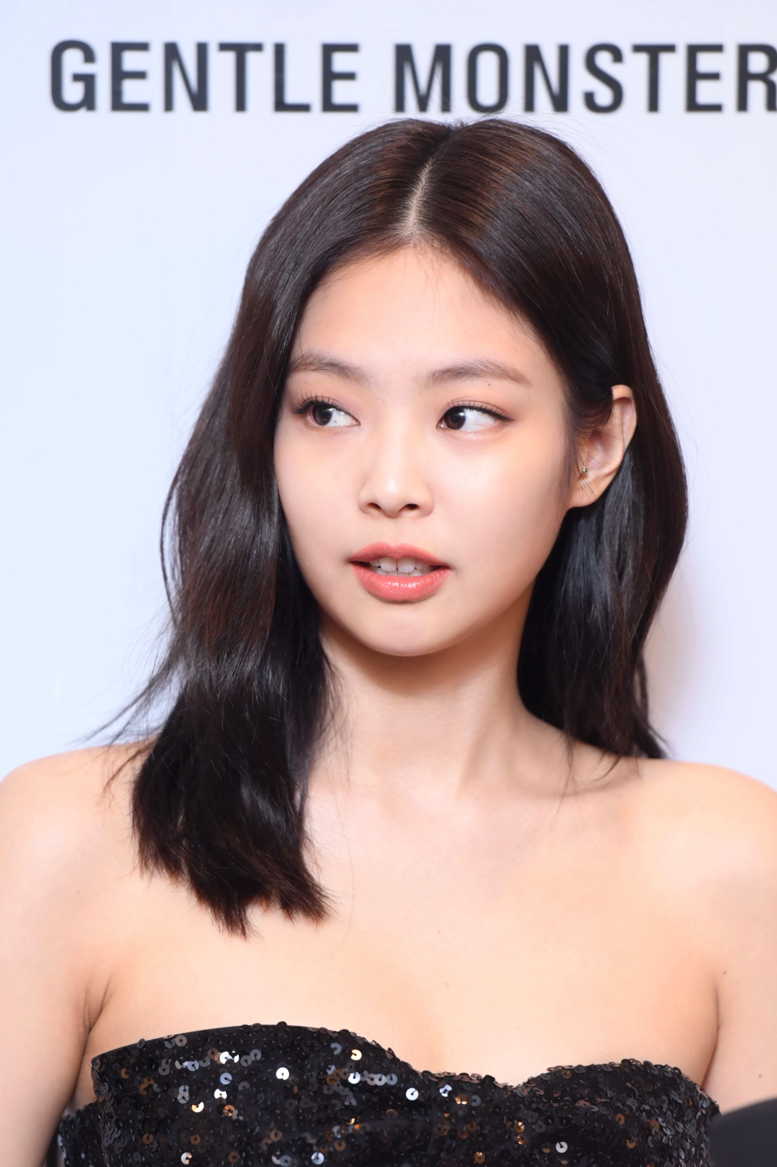 30 bonitos peinados de parte media que vienen aprobados por la generación Z 