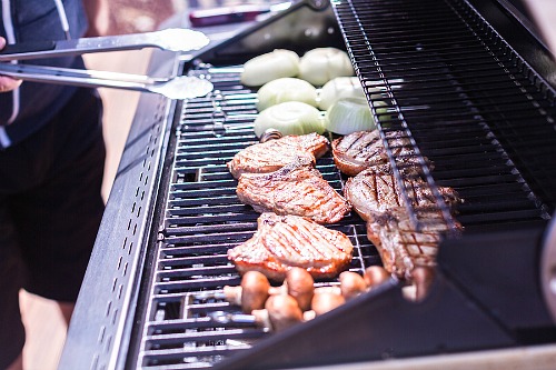 12 Expert Backyard Cleaning Tips for a Relaxing Outdoor Space