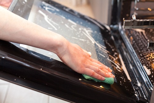 Expert Guide: Effortless Oven Cleaning for a Sparkling Kitchen