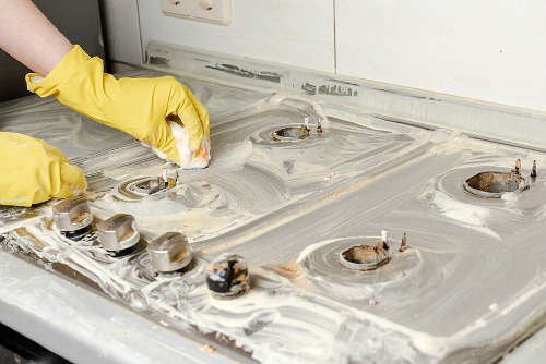 Expert Guide: Effortless Oven Cleaning for a Sparkling Kitchen