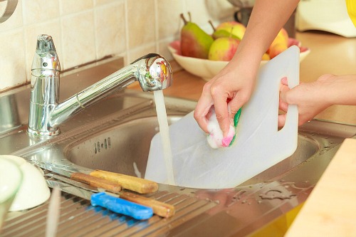 Expert Guide: Cleaning & Disinfecting Plastic Cutting Boards for Food Safety