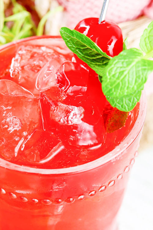 Festive Christmas Drinks: 20 Delicious Recipes for the Holidays