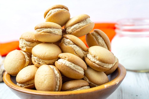 Mini Pumpkin Cheesecake Sandwich Cookies - Easy Fall Treat