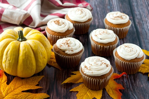 Easy Pumpkin Spice Cupcakes with Cream Cheese Frosting | [Your Brand/Website Name]
