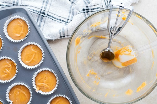 Easy Pumpkin Spice Cupcakes with Cream Cheese Frosting | [Your Brand/Website Name]