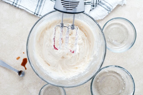 Easy Pumpkin Spice Cupcakes with Cream Cheese Frosting | [Your Brand/Website Name]