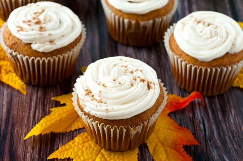 Easy Pumpkin Spice Cupcakes with Cream Cheese Frosting | [Your Brand/Website Name]
