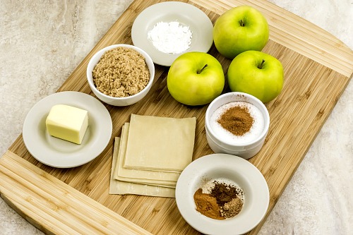 Easy Mini Apple Pie Wonton Cups - A Festive Fall Dessert