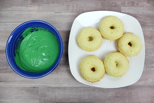 DIY Grinch Donuts: A Festive Christmas Treat!