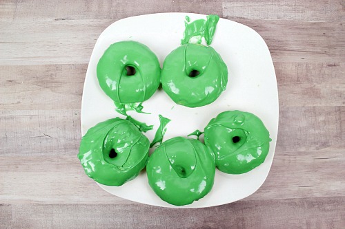 DIY Grinch Donuts: A Festive Christmas Treat!