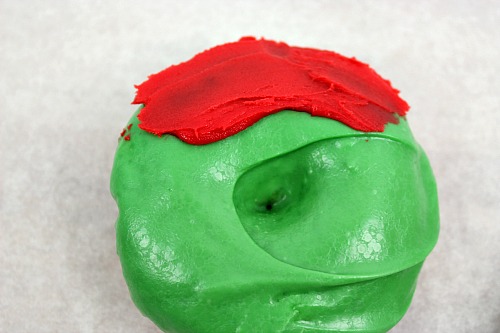 DIY Grinch Donuts: A Festive Christmas Treat!