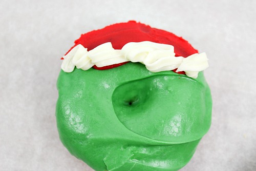 DIY Grinch Donuts: A Festive Christmas Treat!