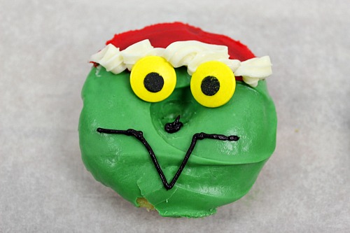 DIY Grinch Donuts: A Festive Christmas Treat!
