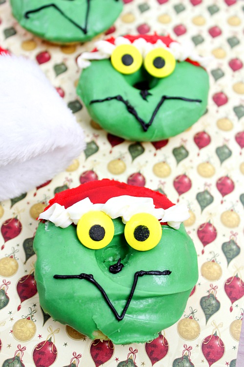 DIY Grinch Donuts: A Festive Christmas Treat!
