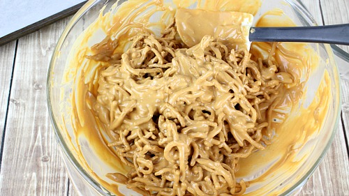 Easy No-Bake Autumn Haystacks: A Delicious Fall Candy Recipe