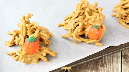 Easy No-Bake Autumn Haystacks: A Delicious Fall Candy Recipe