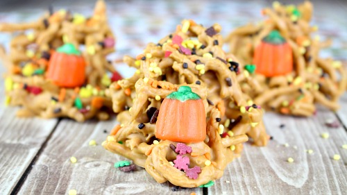 Easy No-Bake Autumn Haystacks: A Delicious Fall Candy Recipe