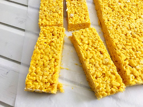 Easy No-Bake Ruler Rice Krispies Treats for Back to School