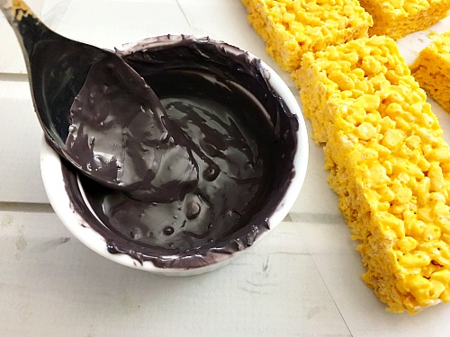Easy No-Bake Ruler Rice Krispies Treats for Back to School