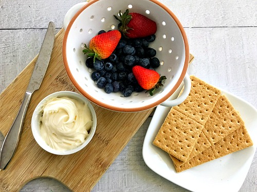 Easy Red, White & Blue Fruit Flag Grahams - Patriotic & Healthy Dessert!
