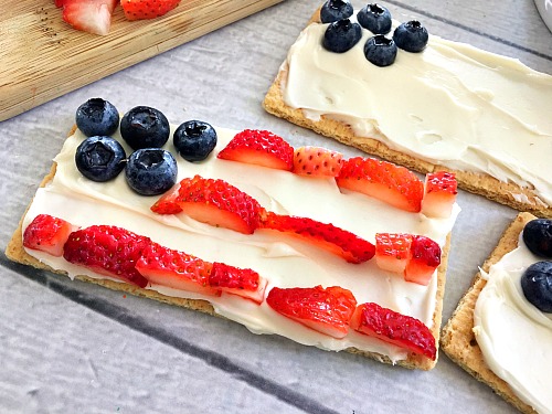 Easy Red, White & Blue Fruit Flag Grahams - Patriotic & Healthy Dessert!