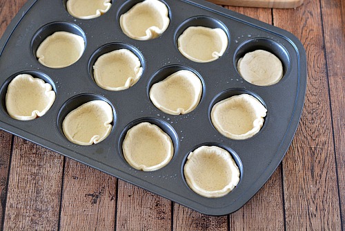 Easy Mini Pizza Muffins: A Crowd-Pleasing Appetizer Recipe