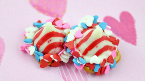 Peppermint Pretzel Kisses: Easy Chocolate & Peppermint Treats