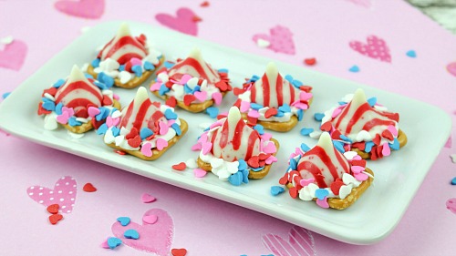 Peppermint Pretzel Kisses: Easy Chocolate & Peppermint Treats