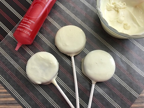 Santa Oreo Pops: Simple Christmas Dessert Recipe for Kids