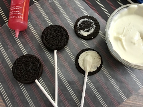 Santa Oreo Pops: Simple Christmas Dessert Recipe for Kids
