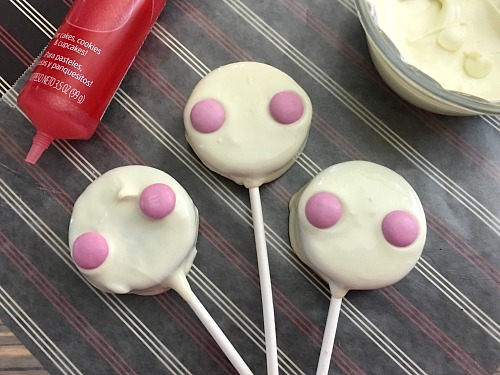 Santa Oreo Pops: Simple Christmas Dessert Recipe for Kids