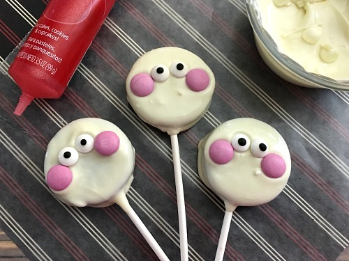 Santa Oreo Pops: Simple Christmas Dessert Recipe for Kids