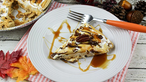 Easy No-Bake Turtle Pumpkin Pie Recipe | Thanksgiving Dessert