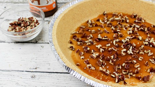 Easy No-Bake Turtle Pumpkin Pie Recipe | Thanksgiving Dessert