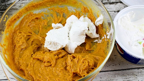 Easy No-Bake Turtle Pumpkin Pie Recipe | Thanksgiving Dessert