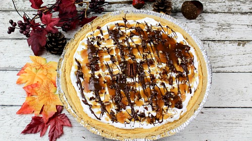 Easy No-Bake Turtle Pumpkin Pie Recipe | Thanksgiving Dessert