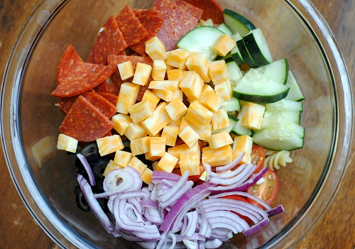Refreshing Italian Pasta Salad Recipe - No Oven Needed!