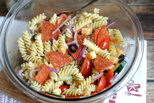 Refreshing Italian Pasta Salad Recipe - No Oven Needed!