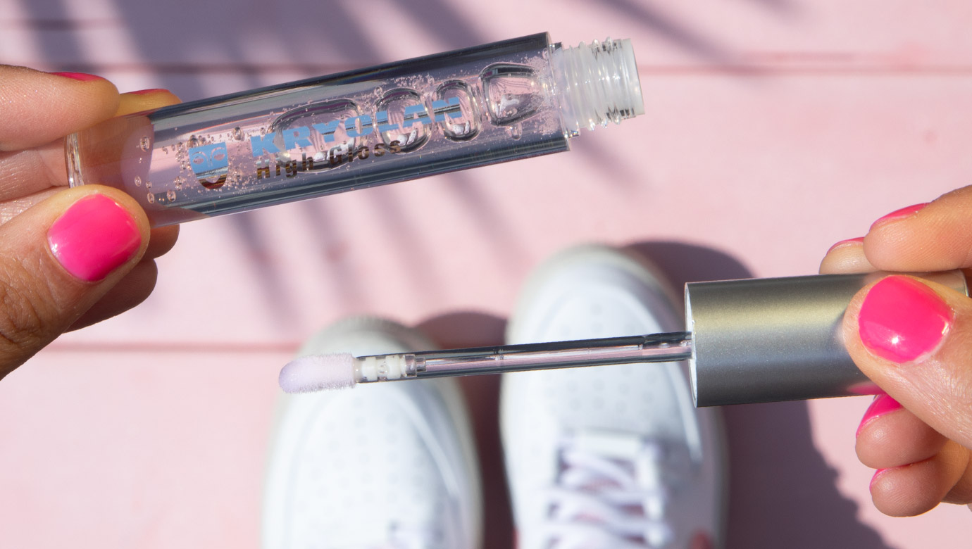The Ultimate Guide to Applying Lip Gloss for a Perfect Finish