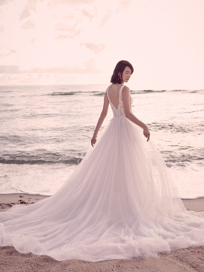 Sparkling Wedding Dresses: Glamorous Gowns for a Dazzling Celebration