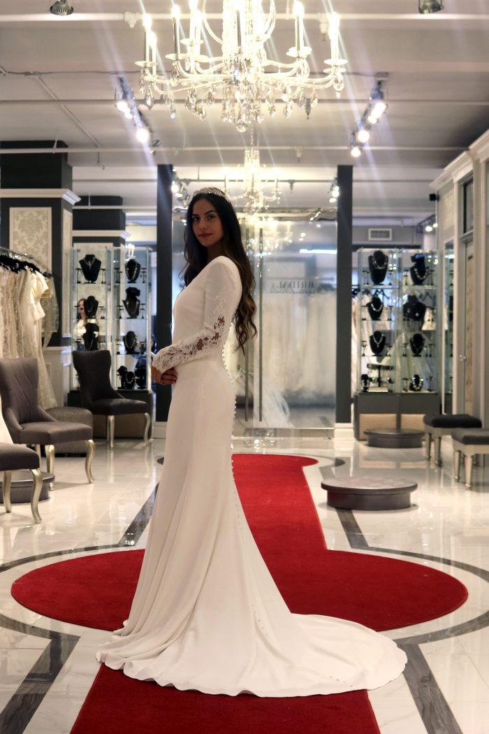 Elegant Elopement Dresses: Romantic & Casual Wedding Gowns