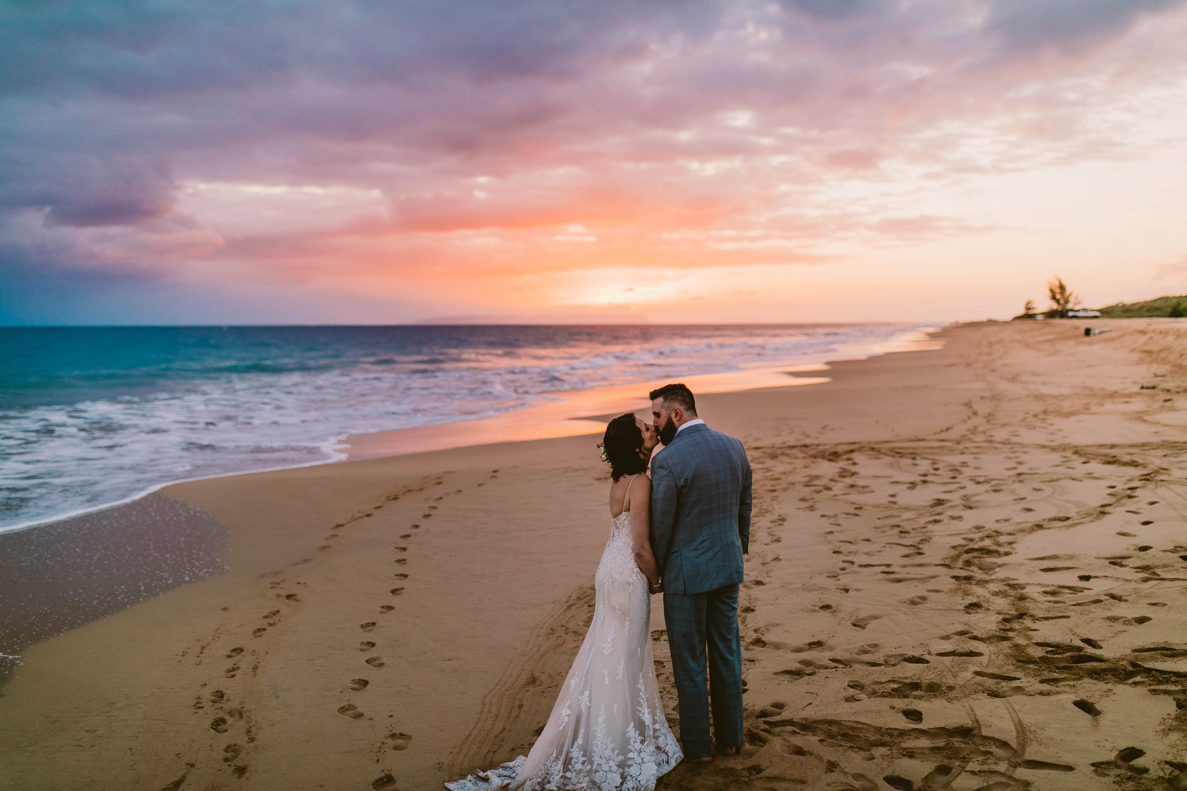 Hawaii Destination Elopement: Stunning Inspiration & Bridal Tips