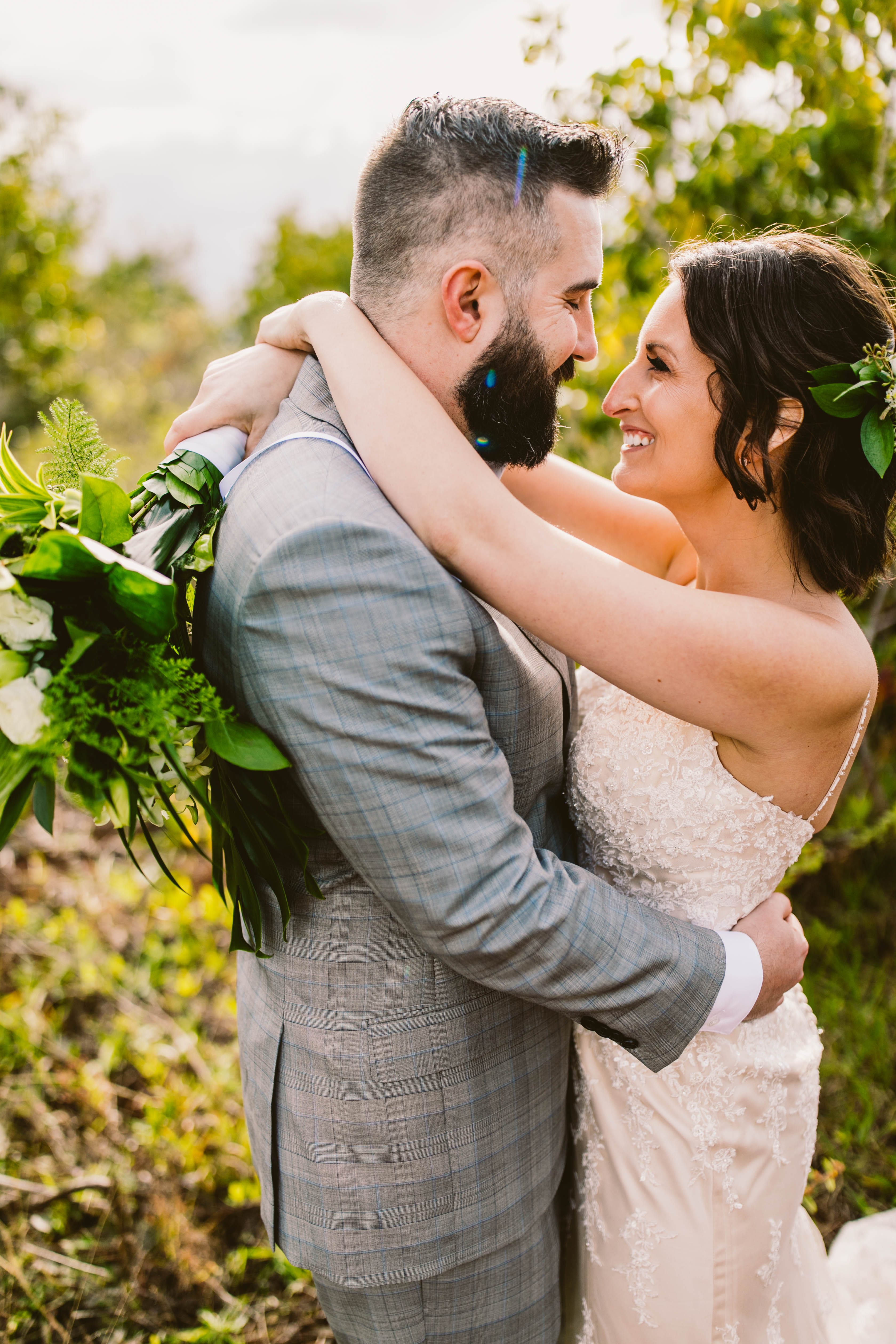Hawaii Destination Elopement: Stunning Inspiration & Bridal Tips